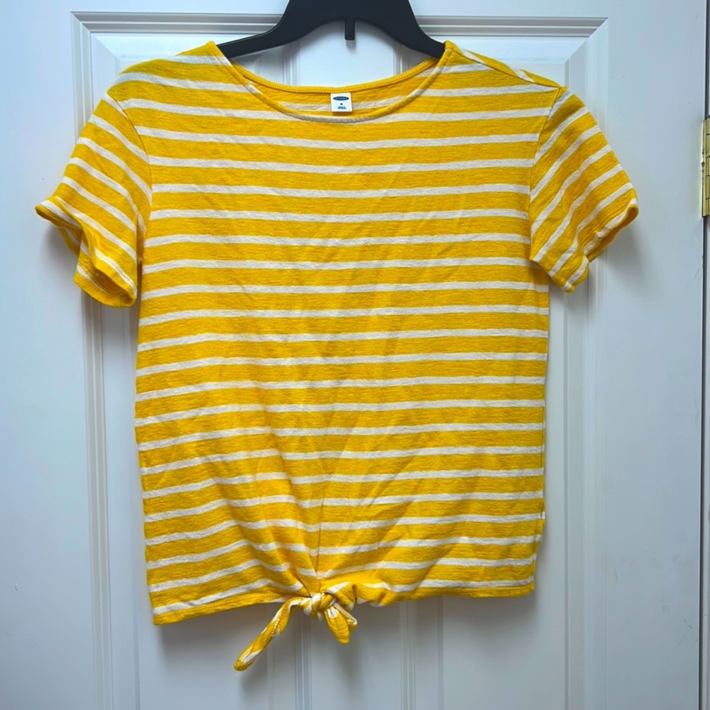 Old Navy tee shirt
